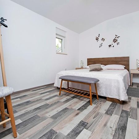Paola Cozy Apartment Rovinj Exterior photo