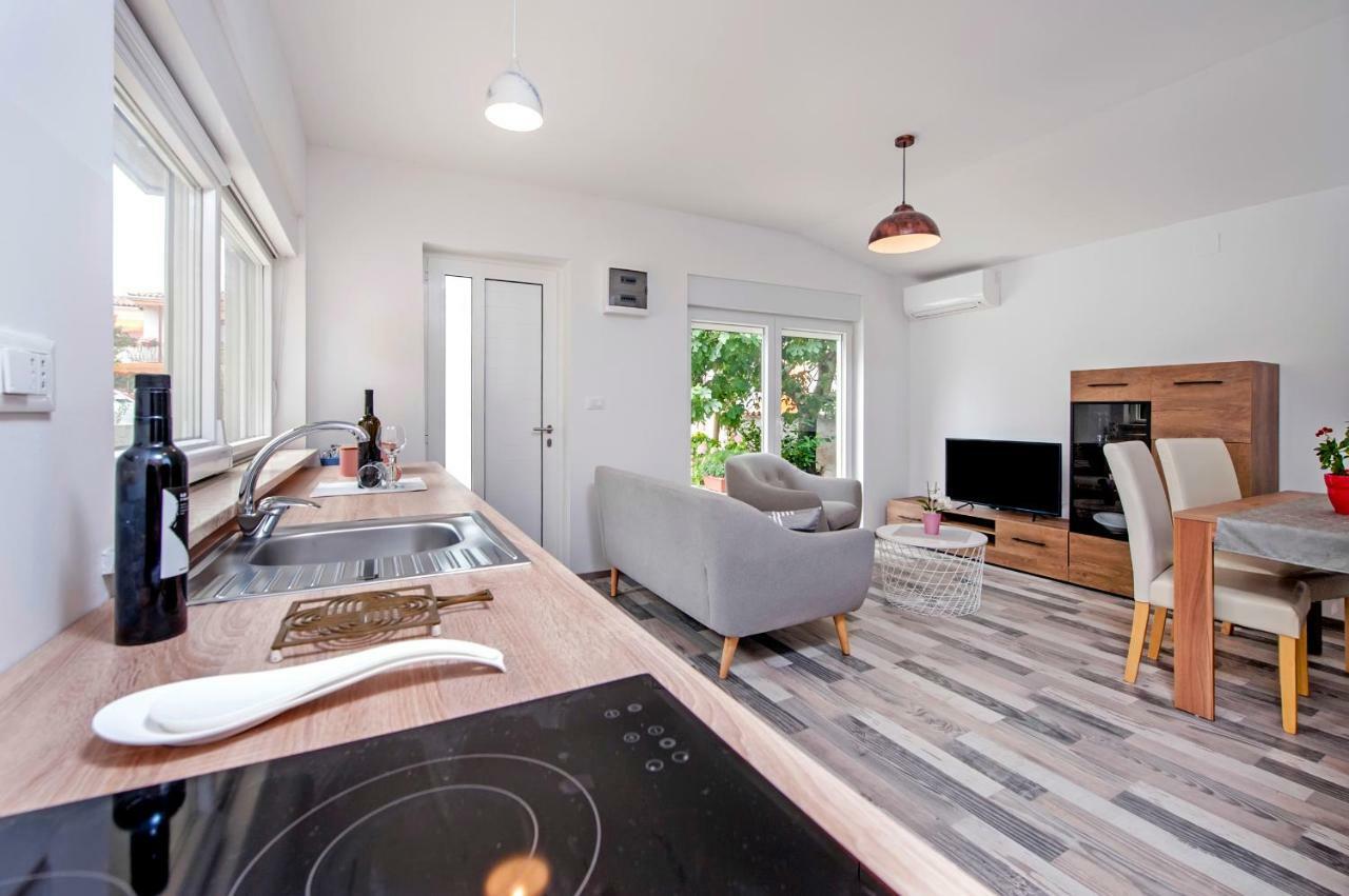 Paola Cozy Apartment Rovinj Exterior photo
