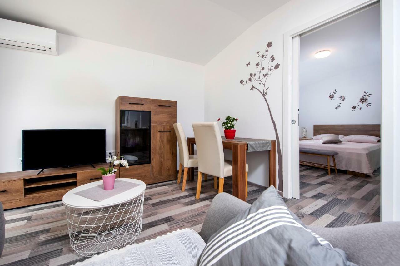 Paola Cozy Apartment Rovinj Exterior photo
