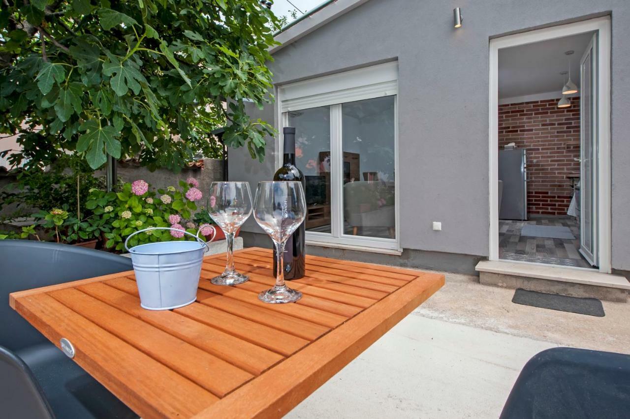 Paola Cozy Apartment Rovinj Exterior photo