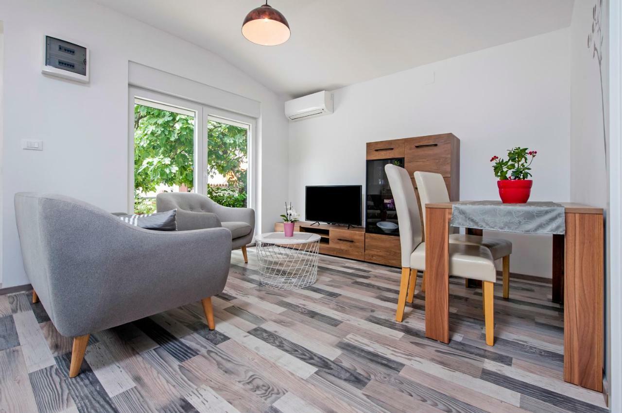 Paola Cozy Apartment Rovinj Exterior photo